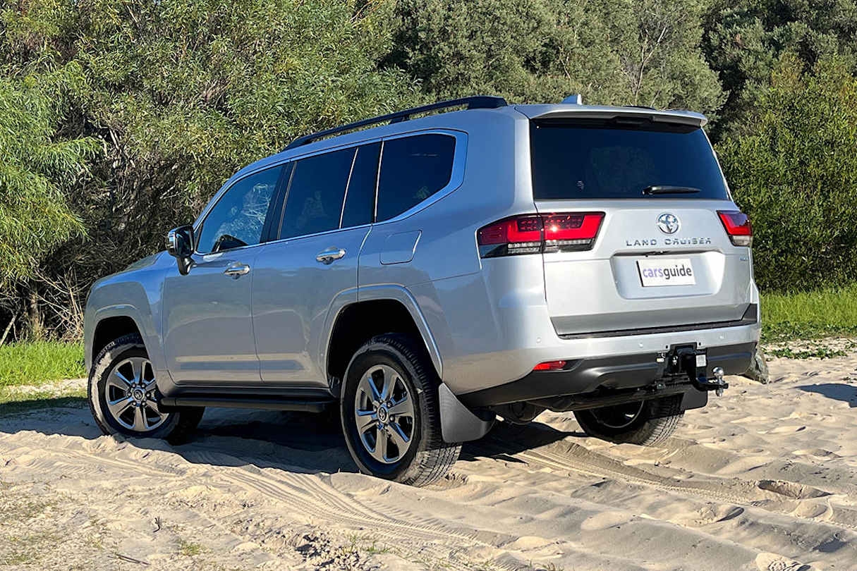 Toyota LandCruiser 2026 Review 300 Sahara Off road Test Buy This 
