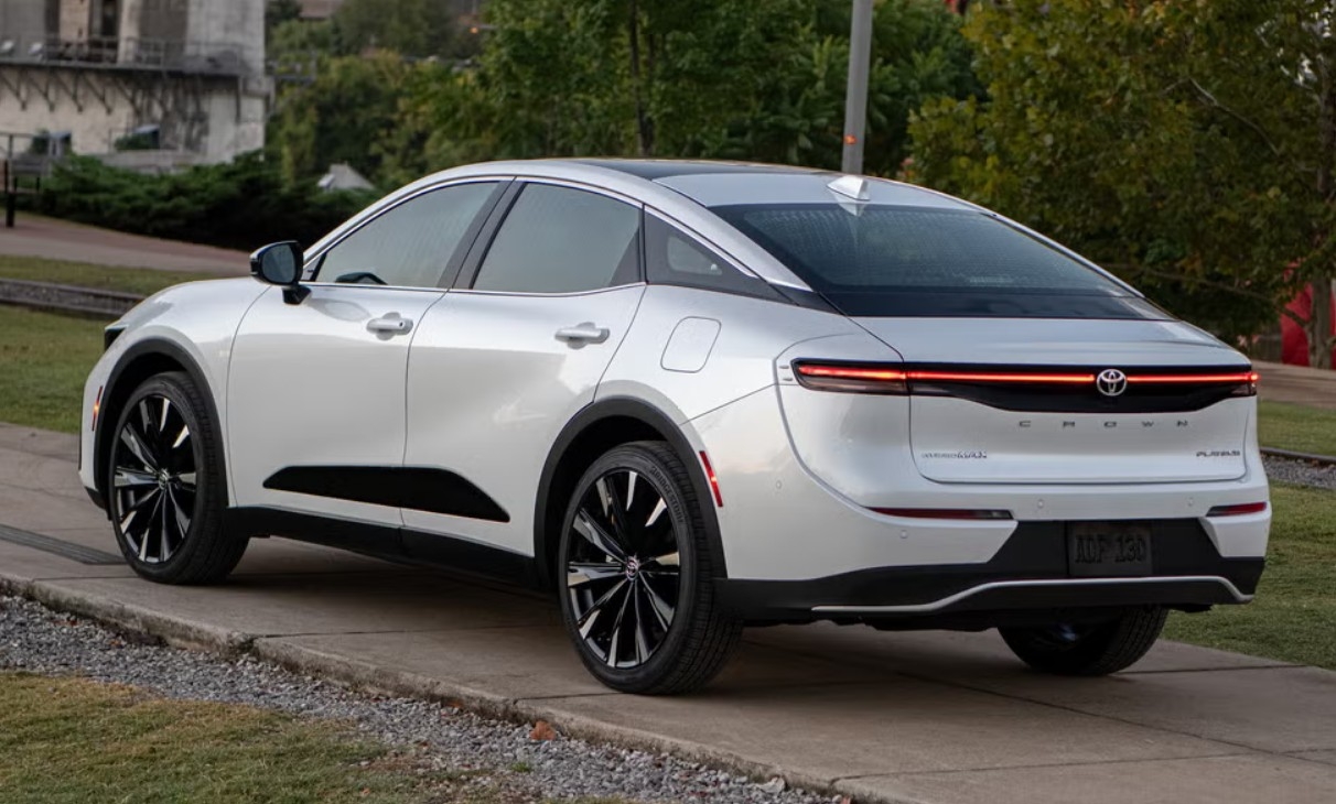 2027 Toyota Crown Specs Release Date Dimensions Inside The Hood 2027 Toyota Crown Specs Release Date Dimensions Inside The Hood