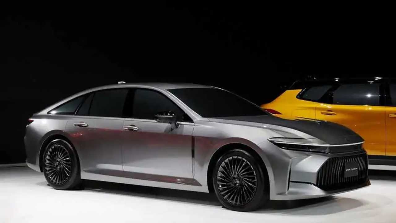 M c S Th Toyota Crown 2024 M c S Th Toyota Crown 2024